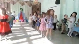 Танец "Веселая песенка" (скачет по полям, с неба пополам)