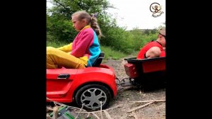 Дети и Машина. Диана и Даня спасают рыбу из лужи. Манкиту #shorts #манкиту
