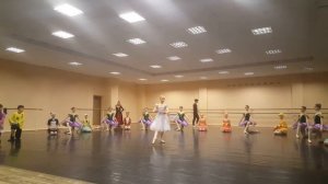 Отрывок(3) из репетиции спектакля "Белоснежка и семь гномов" Харьковской хореографической  школы.