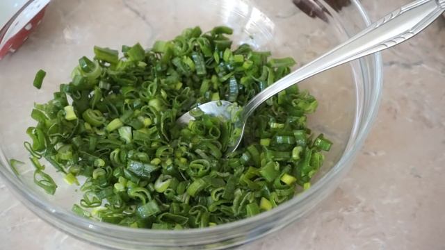 Вместо пирожков! ЛЕНИВЫЙ ПИРОГ С ЗЕЛЁНЫМ ЛУКОМ И ЯЙЦОМ,готовить несколько минут!