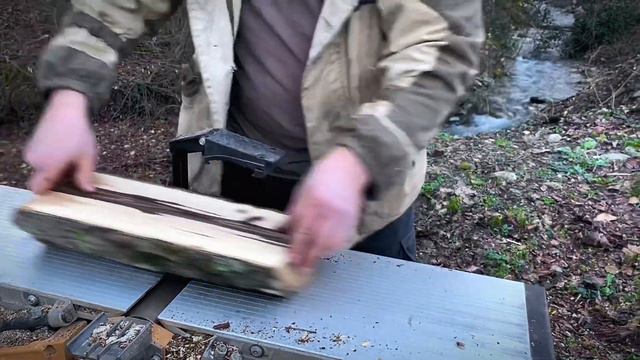 🤗в этом сюжете, мы хотим вам показать один из многих этапов обработки спилов из цельного дерева! смотреть онлайн