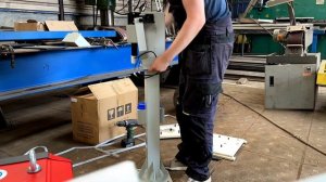 Монтаж промышленного робота CROBOTP на производстве