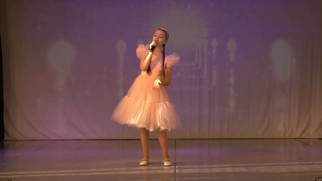 "Крылатые качели"-поёт Анастасия Кательникова("Виртуоз" -руководитель Аревшатян Н. С.) смотреть онлайн