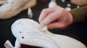 Средство для чистки кожаных изделий + краска для кожи белая с аппликатором