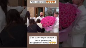 Живая музыка и море цветов: появились первые кадры с дня рождения Оксаны Самойловой