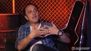 Cамандар Пулодов раскрывает тему фьюжена.