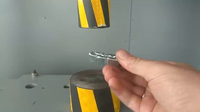 ГИДРАВЛИЧЕСКИЙ ПРЕСС ПРОТИВ ГАЙКИ М30 смотреть онлайн