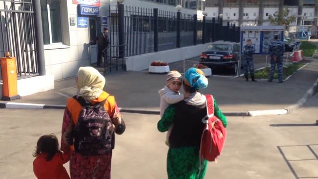 "Сменила памперс на помойке - и в местное отделение !! смотреть онлайн