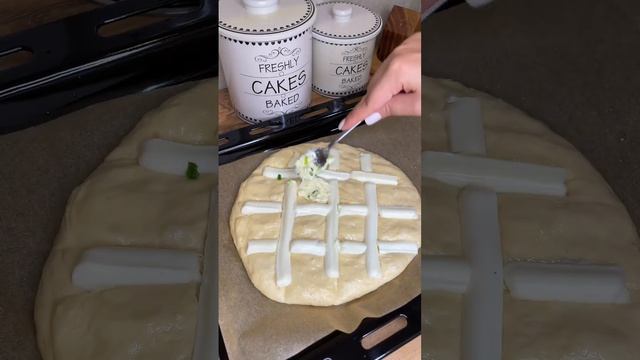 Чесночная лепёшка. Сырная лепёшка. Чесночный хлеб.