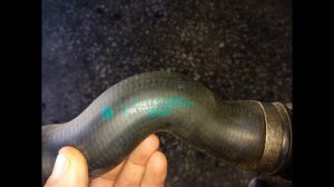 BMW E90 2.5l 2008 Замена верхней патрубки радиатора replacing the upper radiator pipe