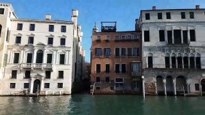 Поездка на вапоретто по Гранд-каналу Венеции в сторону площади Сан Марко