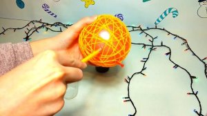 Шар из ниток.  Новогодние игрушки на елку своими руками.  DIY