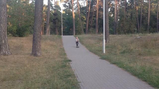 Самокат Maxi Micro Макси Микро Швейцария беговел велобег толокар смотреть онлайн