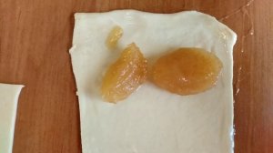 слоеные конвертики с яблочным вареньем