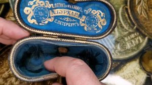 Старинный театральный бинокль.