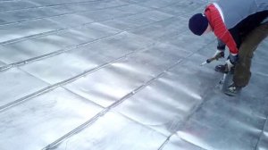 Пробивание стоячего одинарного фальца.3gp