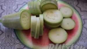 Куриные голени с овощами в духовке