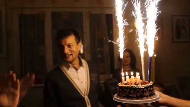 ДР: Булат Байкеев задувает свечи смотреть онлайн