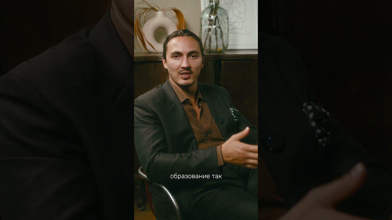 Одна из версий возникновения стрелок, которые сегодня являются неотъемлемой частью нашего образа