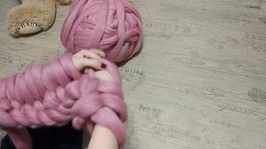 Как вязать на руках? Плед из толстой пряжи.