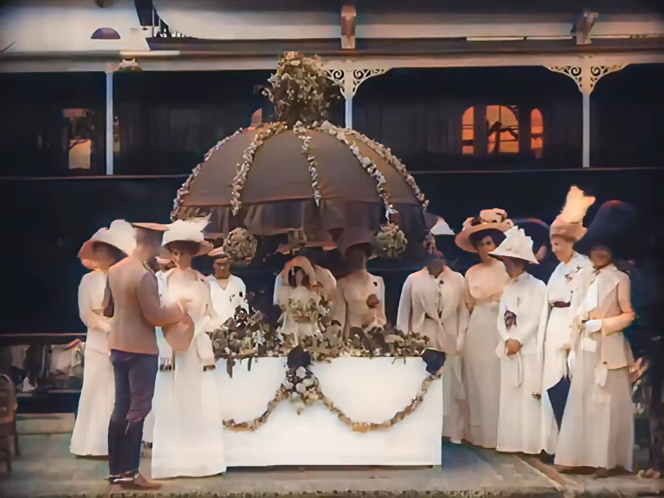 Царская семья на благотворительном базаре в Ялте. 1912 г. Кинохроника в цвете