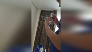 Установка встроенного светильника в натянутый потолок своими руками.