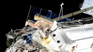 Шесть с половиной часов провели российские космона... Прокопьев и Дмитрий Петелин в открытом космосе