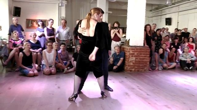 Ariadna Naveira y Fernando Sanchez - el abrazo, Hamburg 2019-06-16 2 смотреть онлайн