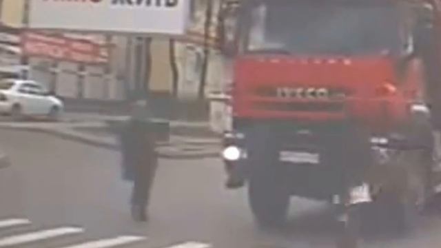 Ошибки пешеходов. Как выжить на дороге, избежать дтп? смотреть онлайн