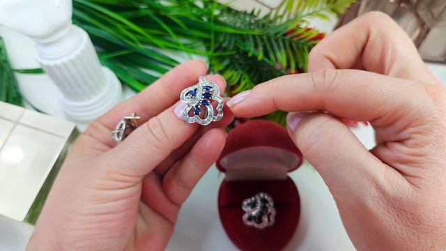 Роскошный, сверкающий комплект с сапфирами SYN и топазами N, 17,5р-р, 13 гр, s925 смотреть онлайн