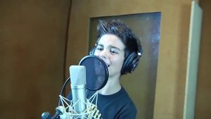 12 летний мальчик ну ооочень  красиво поёт