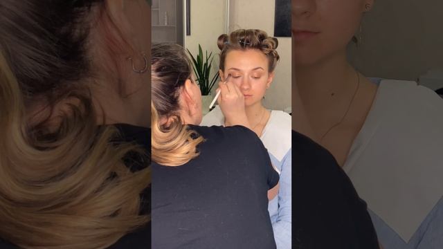 Макияж. Стрелки и красные губы смотреть онлайн