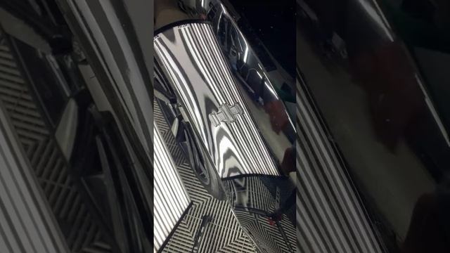 Bentley GT - Glue Pulling Dents Out смотреть онлайн