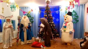 Новогодний утренник в садике№2 г Егорьевск  Выход деда мороза  2015год