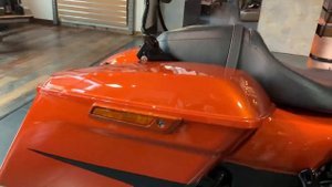 Road King Special 114 orange Harley-Davidson