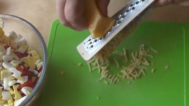 Оболденный салат из помидор и копчёной курицы. смотреть онлайн