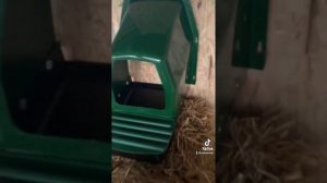 Гнездо для кур несушек пластик с яйцесборником