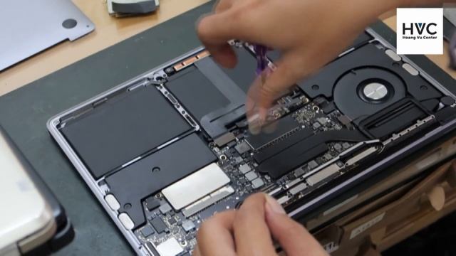 Hướng Dẫn Thay Ổ Cứng SSD Cho Macbook Pro 13 Inch 2016 2017 Model A1708. смотреть онлайн