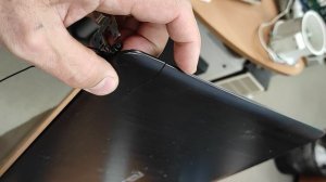 Ремонт сломанной крышки (петли ) ноутбука.mp4