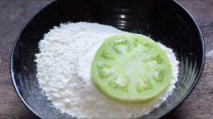 Необычное, но ооочень вкусное блюдо. Жареные зелёные помидоры в сырной панировке.