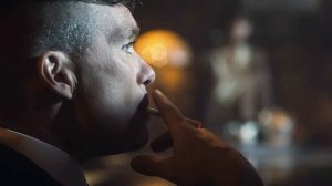 Томас Шелби ставит на место феминистку.