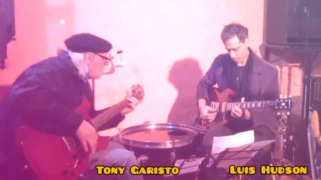 Un pequeño momento de ensayo con Tony y Luis смотреть онлайн