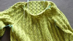 Снимаю МК о горловине и ростке в реглане снизу, вяжу и рассуждаю