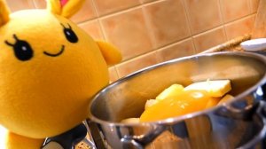 Маша Капуки Кануки и игрушки на кухне. Готовим вместе картофельные вафли с грибами. Детское видео