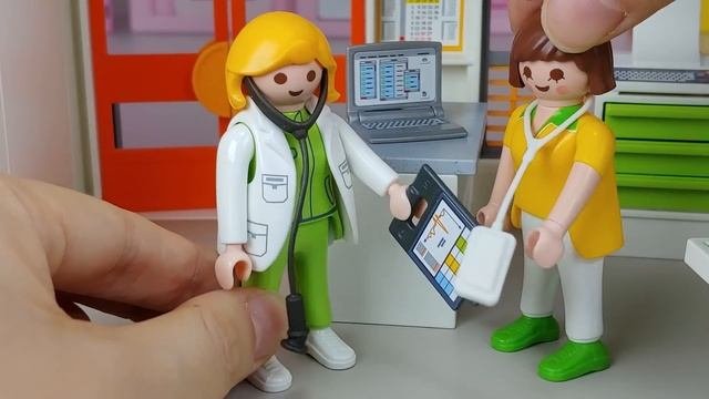 으앙~배가 아픈 마샤가 구급차를 타고 병원에 가요! 의사선생님 어서 치료해주세요!