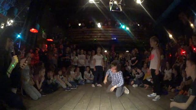 D-stance Battle | 18.11.2017 | HH Kids | Солнцева Саша vs. Ермолаева Даша vs. Лидонова Вероника смотреть онлайн