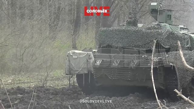 Основной боевой танк Российской армии Т-90 наносит поражение укрепрайону ВСУ на донецком направлении