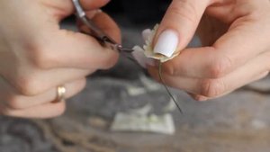 Осенняя веточка из вафельной бумаги