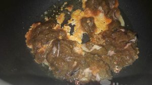 Жаренная икра карася с куриным яйцом