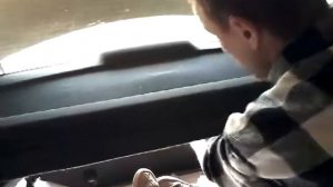 Как снять заменить полку багажника VW BORA JETTA(2004)demontaz zamiana tylnej polki bagaznika
